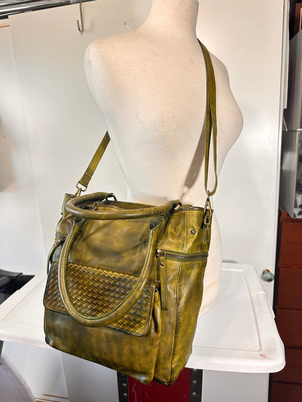 SS43 antique washed Cow zipl top tote free shipping within the USA