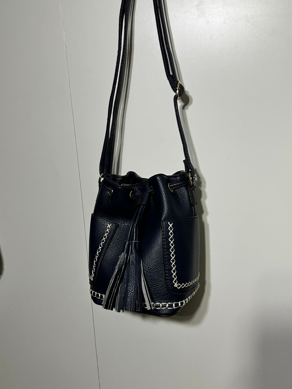 AB101 Whipstitch Barrel Crossbody