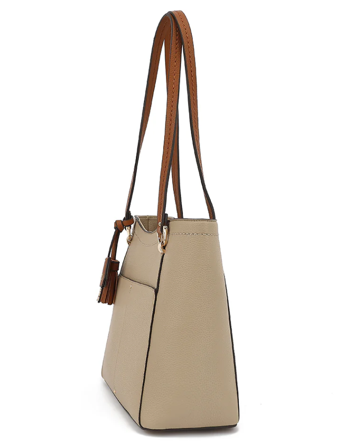 AB302 Tote with leather tassel